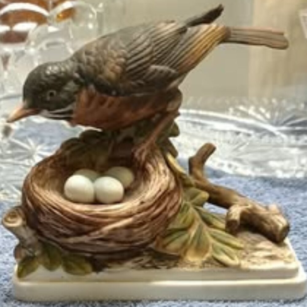 Vintage Lefton, Porcelain Robin Figurine . Hand Painted. Made in Japan - Picture 2 of 9